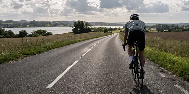 Rytter på lang dansk rute med stabil pacing og fokus på udholdenhed.
